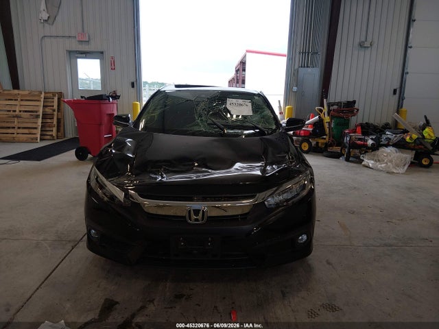 Honda Civic Touring 2018 JHMFC1F91JX012016 Image 12