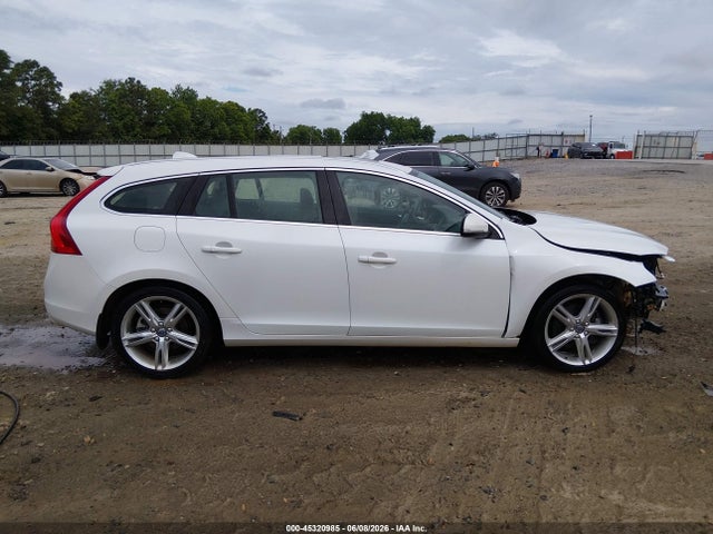 45320985 :رقم المزاد ، YV1612SM9G1311847 vin ، 2016 Volvo V60 T5 Platinum مزاد بيع