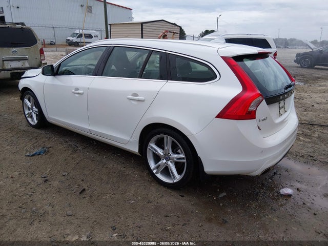 45320985 :رقم المزاد ، YV1612SM9G1311847 vin ، 2016 Volvo V60 T5 Platinum مزاد بيع