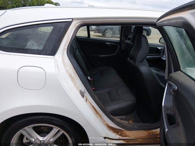45320985 :رقم المزاد ، YV1612SM9G1311847 vin ، 2016 Volvo V60 T5 Platinum مزاد بيع
