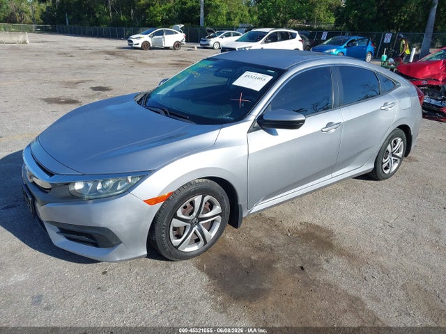 45321055 :رقم المزاد ، 19XFC2F56JE002313 vin ، 2018 Honda Civic Lx مزاد بيع
