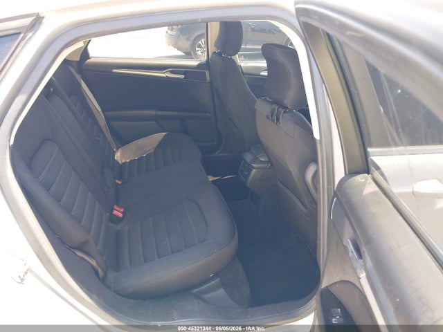 3FA6P0H72FR183438 Ford FUSION SE