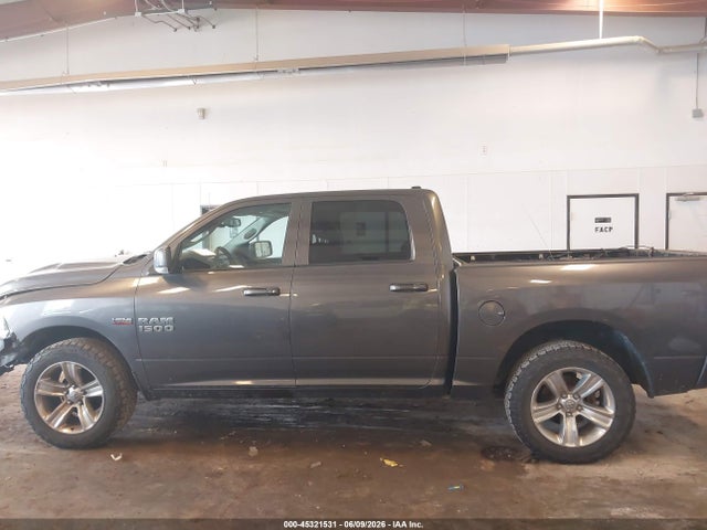 45321531 :رقم المزاد ، 1C6RR7MTXFS637007 vin ، 2015 Ram 1500 Sport مزاد بيع