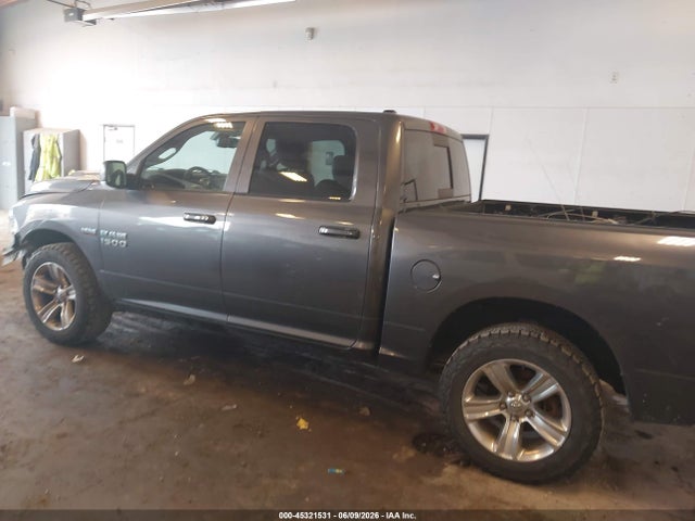 45321531 :رقم المزاد ، 1C6RR7MTXFS637007 vin ، 2015 Ram 1500 Sport مزاد بيع
