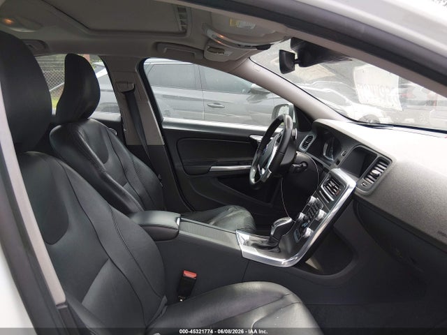 45321774 :رقم المزاد ، YV126MFK6G2412875 vin ، 2016 Volvo S60 T5 Drive-e Premier مزاد بيع