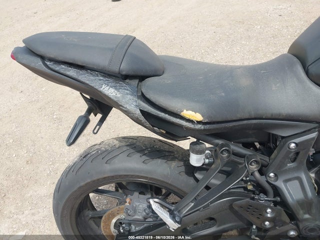 Yamaha MT07 2024 JYARM32E9RA010941 Image 15