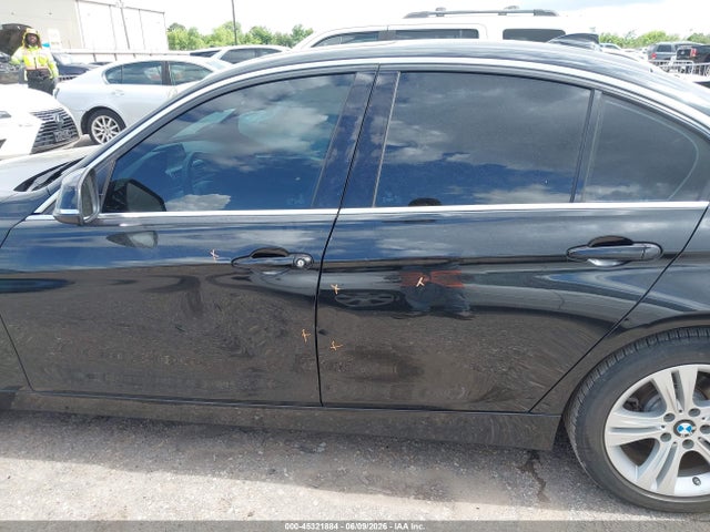 45321884 :رقم المزاد ، WBA8B9G50JNU97863 vin ، 2018 Bmw 330i مزاد بيع