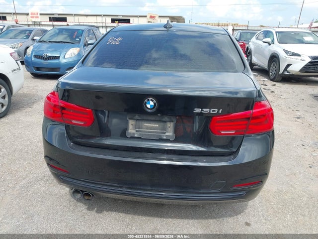 45321884 :رقم المزاد ، WBA8B9G50JNU97863 vin ، 2018 Bmw 330i مزاد بيع