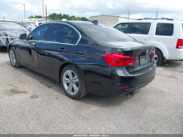 45321884 :رقم المزاد ، WBA8B9G50JNU97863 vin ، 2018 Bmw 330i مزاد بيع
