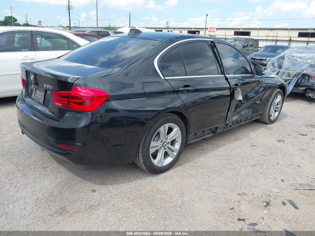 45321884 :رقم المزاد ، WBA8B9G50JNU97863 vin ، 2018 Bmw 330i مزاد بيع