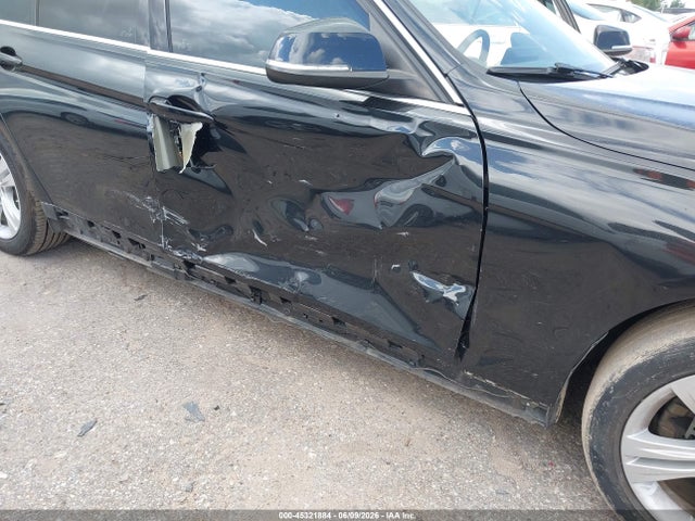 45321884 :رقم المزاد ، WBA8B9G50JNU97863 vin ، 2018 Bmw 330i مزاد بيع
