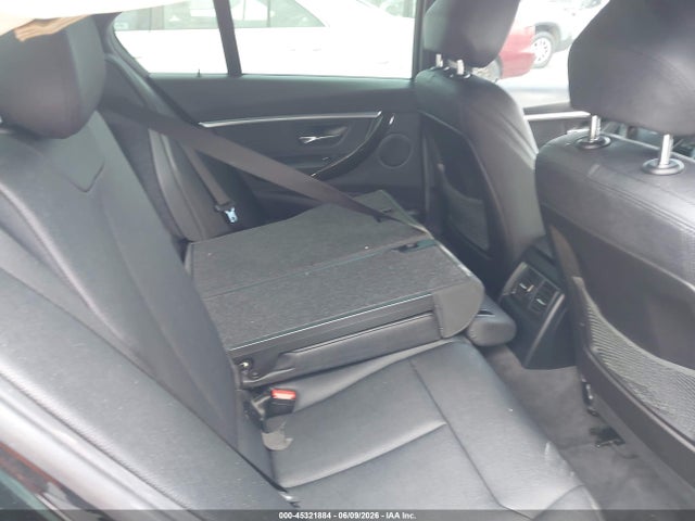 45321884 :رقم المزاد ، WBA8B9G50JNU97863 vin ، 2018 Bmw 330i مزاد بيع