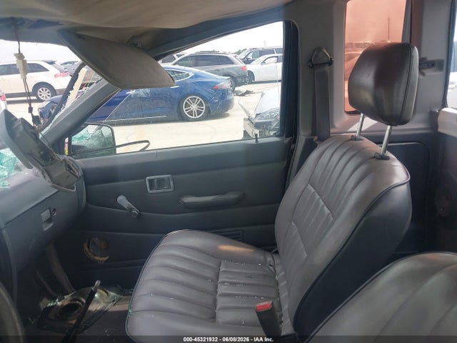 45321932 :رقم المزاد ، 1N6SD16S3RC336469 vin ، 1994 Nissan Truck King Cab Xe مزاد بيع