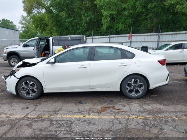 3KPF24AD1ME264029 KIA Forte Lxs