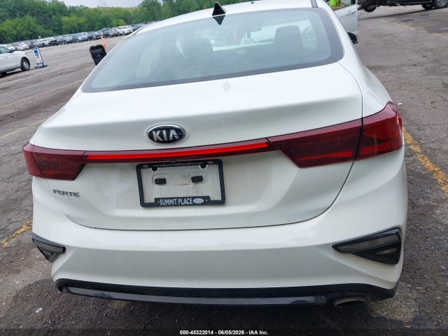 3KPF24AD1ME264029 KIA Forte Lxs