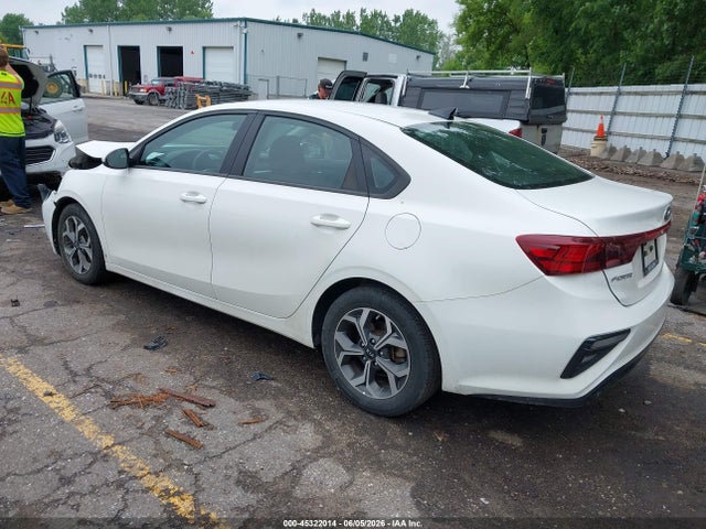 3KPF24AD1ME264029 KIA Forte Lxs