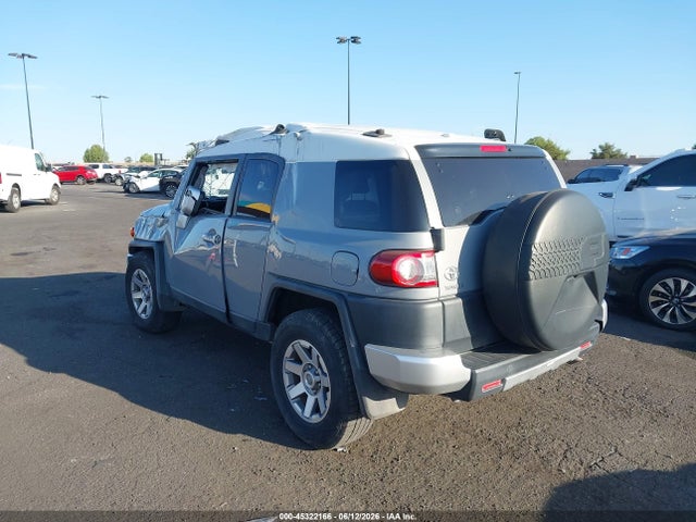 Toyota FJ Cruiser 2014 JTEZU4BFXEK013785 Image 3