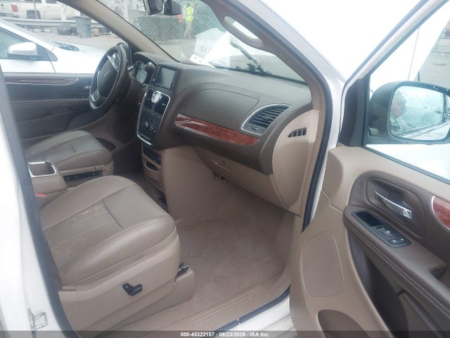 45322187 :رقم المزاد ، 2A4RR8DGXBR614785 vin ، 2011 Chrysler Town & Country Touring-l مزاد بيع