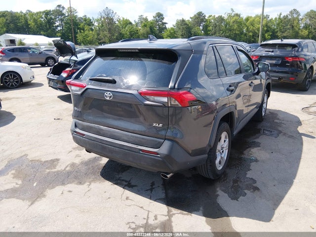 45322246 :رقم المزاد ، 2T3W1RFVXMW136135 vin ، 2021 Toyota Rav4 Xle مزاد بيع