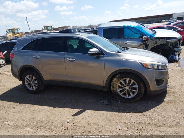 45322268 :رقم المزاد ، 5XYPG4A33HG301829 vin ، 2017 Kia Sorento 2.4l Lx مزاد بيع