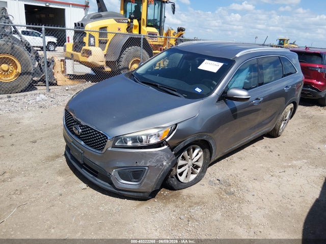 45322268 :رقم المزاد ، 5XYPG4A33HG301829 vin ، 2017 Kia Sorento 2.4l Lx مزاد بيع