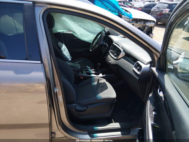 45322268 :رقم المزاد ، 5XYPG4A33HG301829 vin ، 2017 Kia Sorento 2.4l Lx مزاد بيع