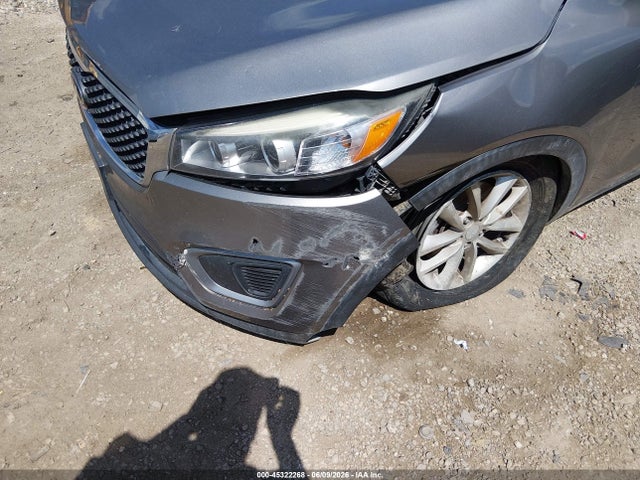 45322268 :رقم المزاد ، 5XYPG4A33HG301829 vin ، 2017 Kia Sorento 2.4l Lx مزاد بيع