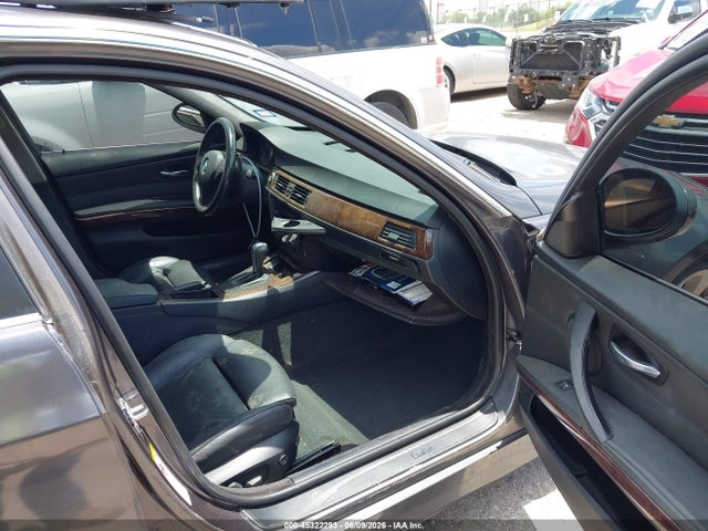 2006 Bmw 330i მანქანა იყიდება აუქციონზე, vin: WBAVB33566KR75847, აუქციონის ნომერი: 45322293