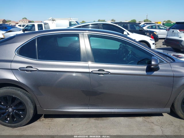 Продаж на аукціоні авто 2018 Toyota Camry Le, vin: 4T1B11HK6JU607110, номер лоту: 45322316