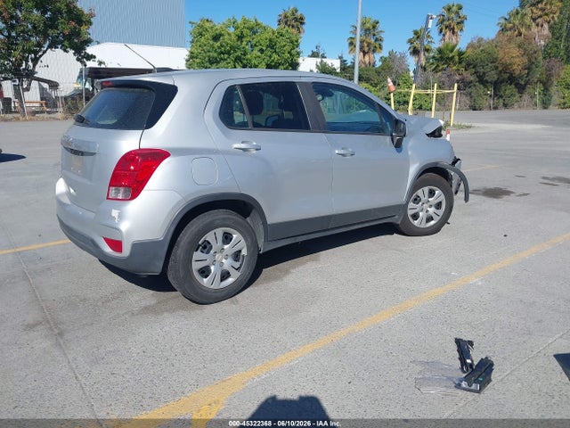 Chevrolet TRAX LS 2017 3GNCJKSB7HL267128 Image 4