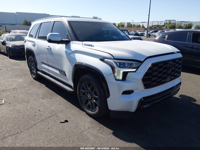 Toyota Sequoia Platinum 2024 7SVAAABA0RX022877 zdjęcie główne