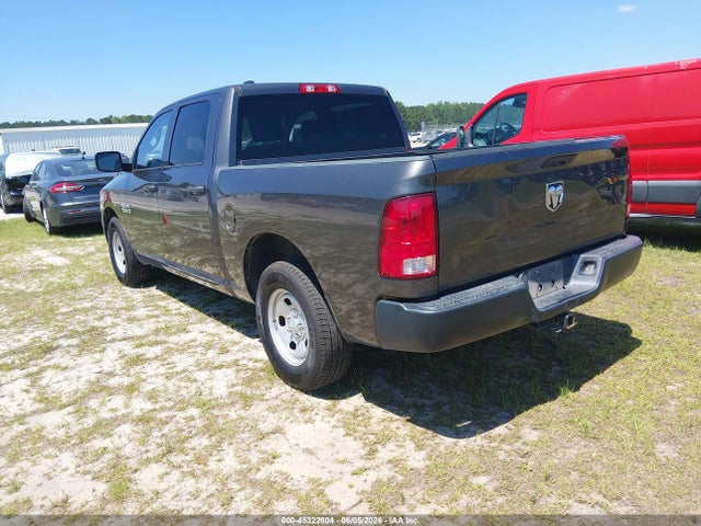 1C6RR6KG4JS313026 RAM 1500 Tradesman 4x2 5&#039;7 Box