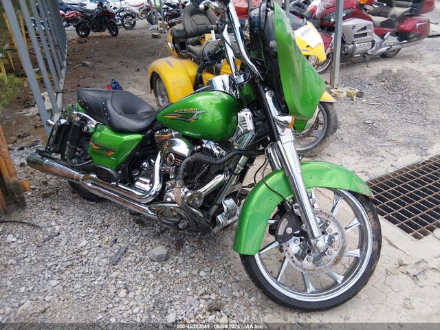 45322841 :رقم المزاد ، 1HD1KBM15FB624532 vin ، 2015 Harley-davidson Flhx Street Glide مزاد بيع