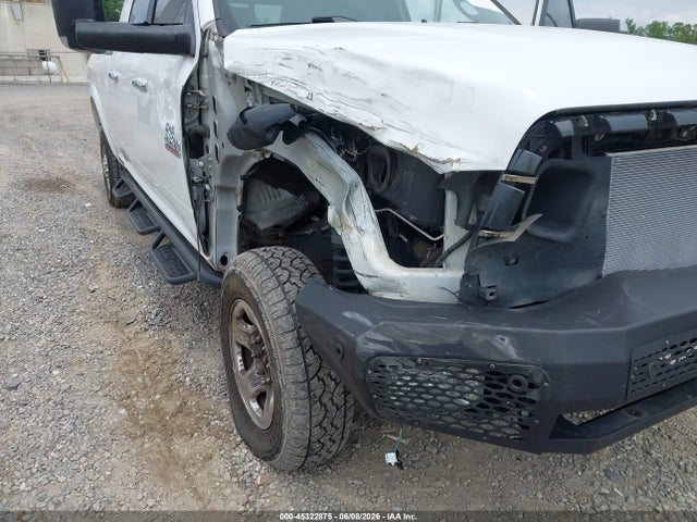 45322875 :رقم المزاد ، 3C6UR5NL3JG370337 vin ، 2018 Ram 2500 Laramie  4x4 6'4 Box مزاد بيع
