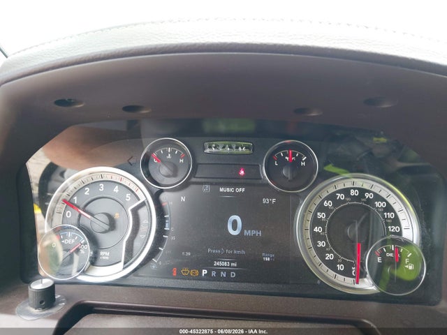 45322875 :رقم المزاد ، 3C6UR5NL3JG370337 vin ، 2018 Ram 2500 Laramie  4x4 6'4 Box مزاد بيع