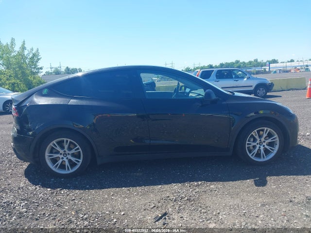 2021 Tesla Model Y Long Range Dual Motor All-wheel Drive მანქანა იყიდება აუქციონზე, vin: 5YJYGDEE7MF071102, აუქციონის ნომერი: 45322952