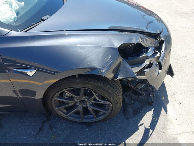 Tesla Model 3 Long Range/mid Range 2018 5YJ3E1EAXJF045309 Image 6