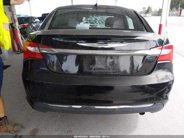 45323035 :رقم المزاد ، 1C3CCBABXCN222668 vin ، 2012 Chrysler 200 Lx مزاد بيع