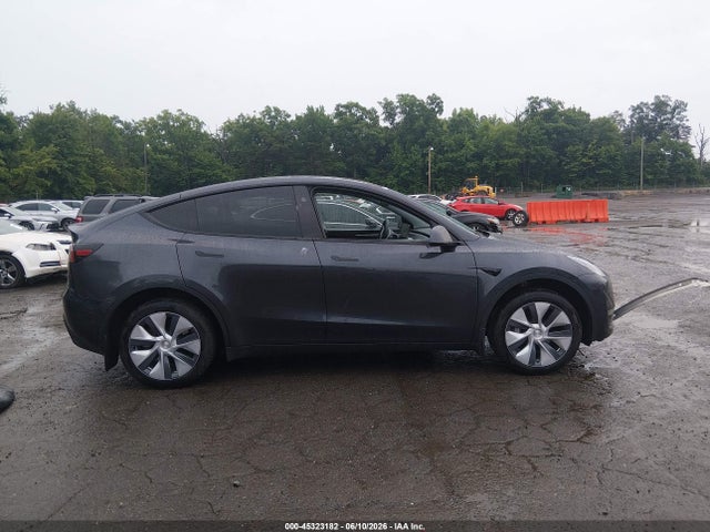 Продажа на аукционе авто 2024 Tesla Model Y Long Range Dual Motor All-wheel Drive, vin: 7SAYGDEEXRA220657, номер лота: 45323182
