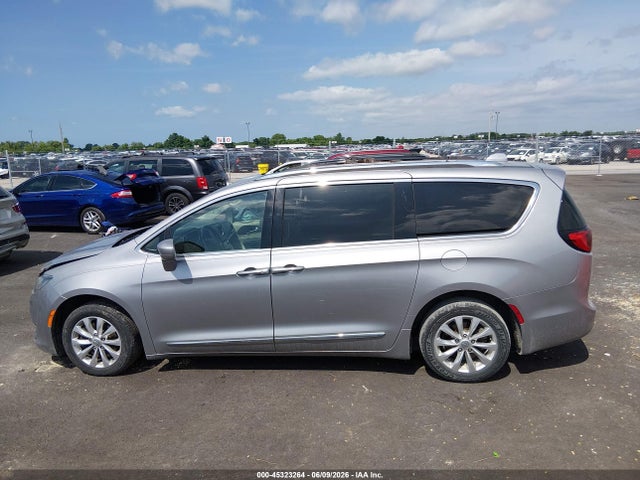 Продаж на аукціоні авто 2018 Chrysler Pacifica Touring L, vin: 2C4RC1BG5JR115697, номер лоту: 45323264