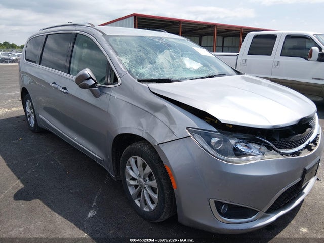 Продаж на аукціоні авто 2018 Chrysler Pacifica Touring L, vin: 2C4RC1BG5JR115697, номер лоту: 45323264