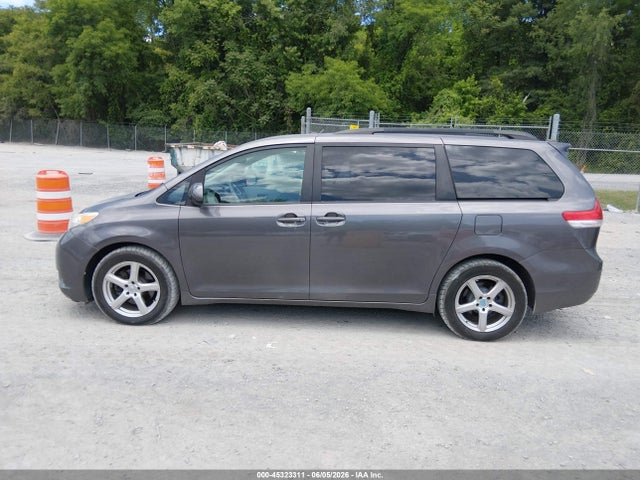 Aukcja sprzedaży 2011 Toyota Sienna Le, vin: 5TDJK3DCXBS015223, numer aukcji: 45323311