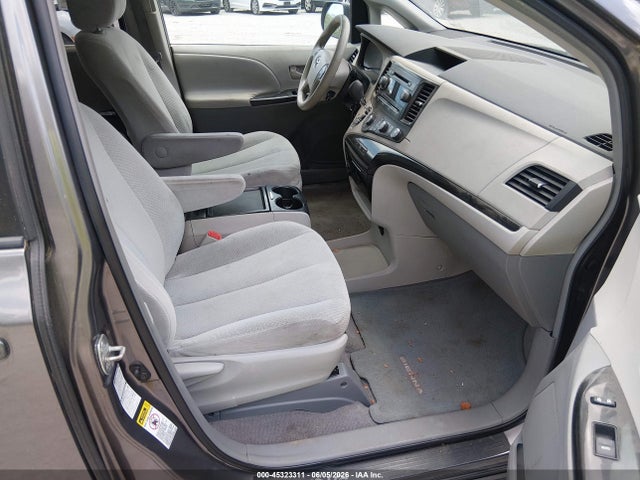 Aukcja sprzedaży 2011 Toyota Sienna Le, vin: 5TDJK3DCXBS015223, numer aukcji: 45323311