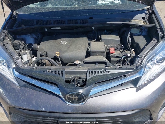 Toyota Sienna Le 8 Passenger 2018 5TDKZ3DC6JS921285 Image 10