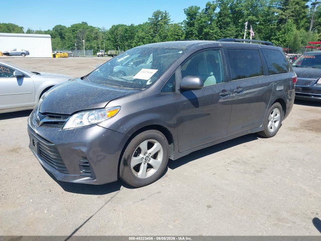 Toyota Sienna Le 8 Passenger 2018 5TDKZ3DC6JS921285 Image 2