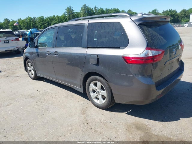 Toyota Sienna Le 8 Passenger 2018 5TDKZ3DC6JS921285 Image 3