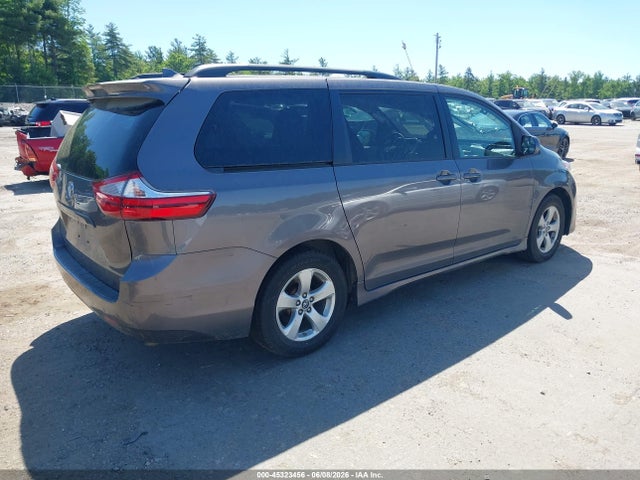 Toyota Sienna Le 8 Passenger 2018 5TDKZ3DC6JS921285 Image 4
