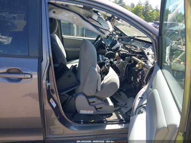 Toyota Sienna Le 8 Passenger 2018 5TDKZ3DC6JS921285 Image 5