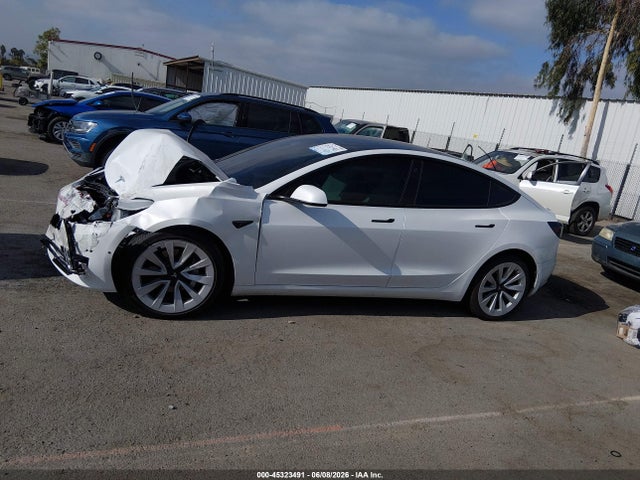 45323491 :رقم المزاد ، 5YJ3E1EB3NF365943 vin ، 2022 Tesla Model 3 Long Range Dual Motor All-wheel Drive مزاد بيع