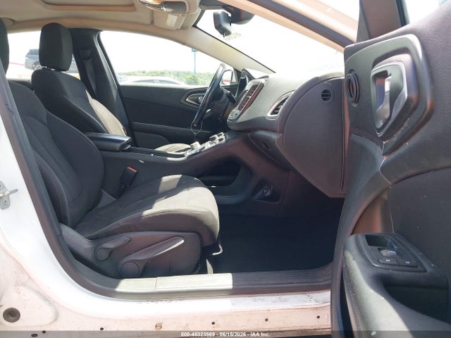 2015 Chrysler 200 Limited მანქანა იყიდება აუქციონზე, vin: 1C3CCCAB3FN687111, აუქციონის ნომერი: 45323569